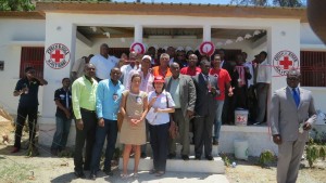 Photo souvenir avec les representants du CICR, FICR, Croix-Rouge Dominicaine et Croix-Rouge Haitienne
